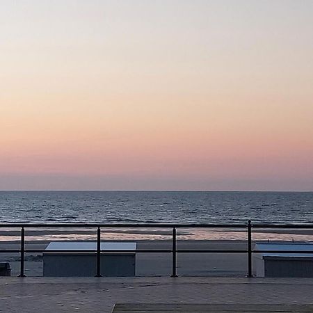 Lovely N° 9 Op Ieder Moment Een Prachtig Zeezicht & Zwembad Middelkerke Eksteriør billede